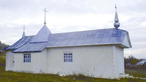 Biserica - vedere exterioară